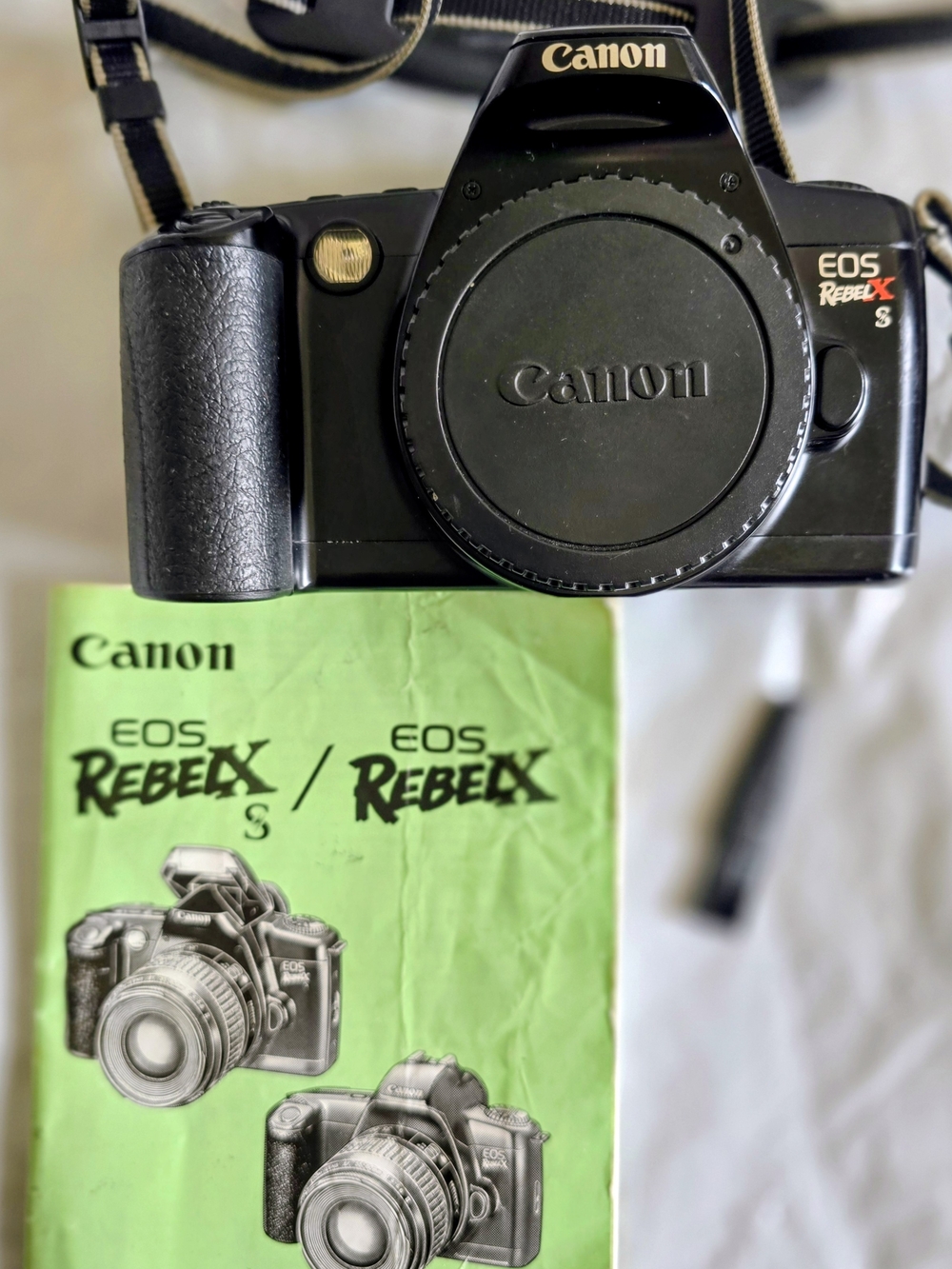 Canon EOS Rebel Xs Black DSLR Camera Body No Lense Like New Battery Operated